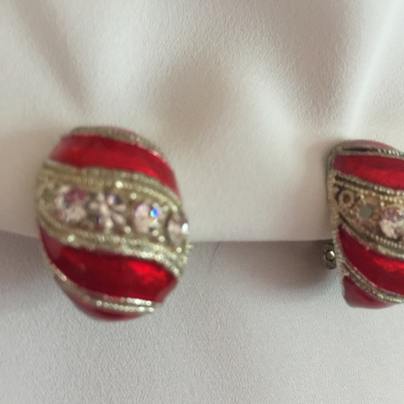 Vintage Red Sparkling Clip Back Earrings - Picture 4 of 6